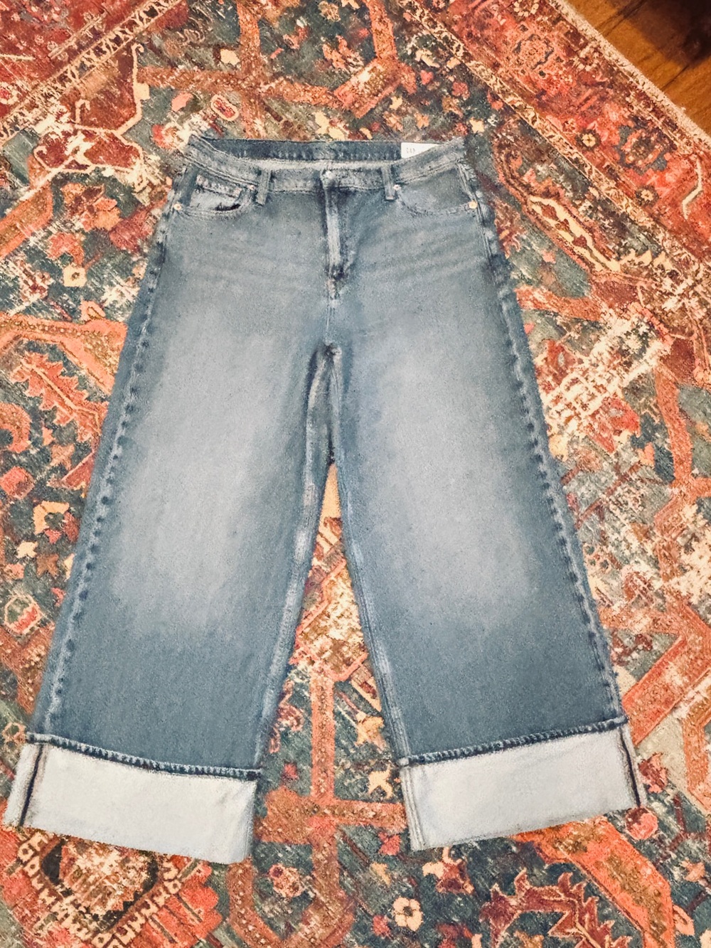 GAP Ultrasoft denim 
Wide-Leg Cuffed Women’s Jeans 
Sz. 10/30
EUC